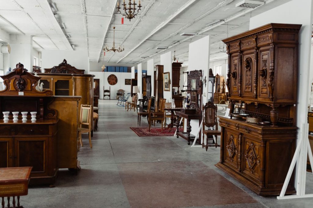 Muestrario de puertas en una tienda especializada