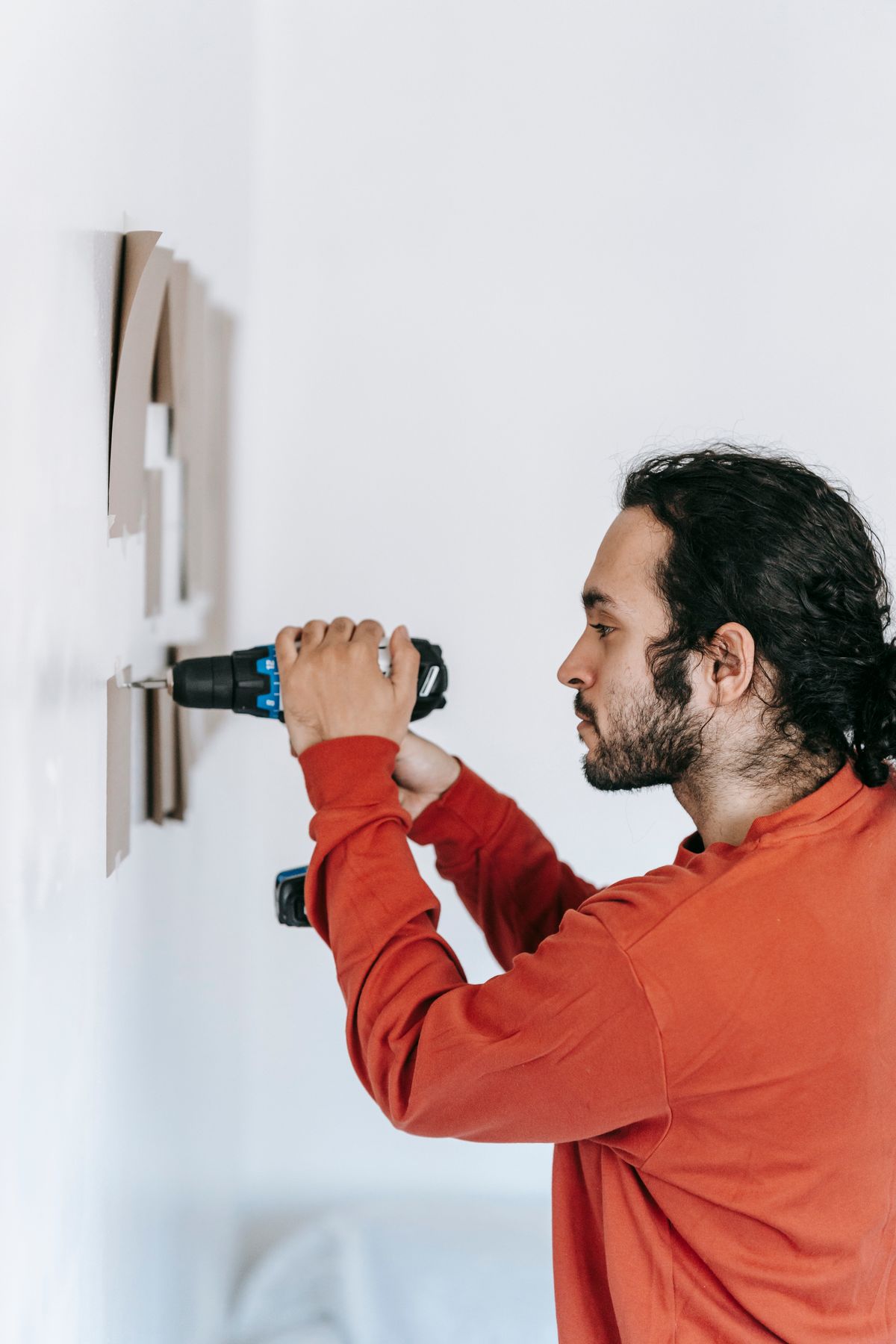 Instalación de un armario a medida en una vivienda